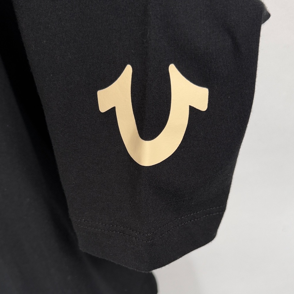True Religion NWT Black and Cream Long Sleeve Tee. Raised logo. Mens Size L - Picture 6 of 7